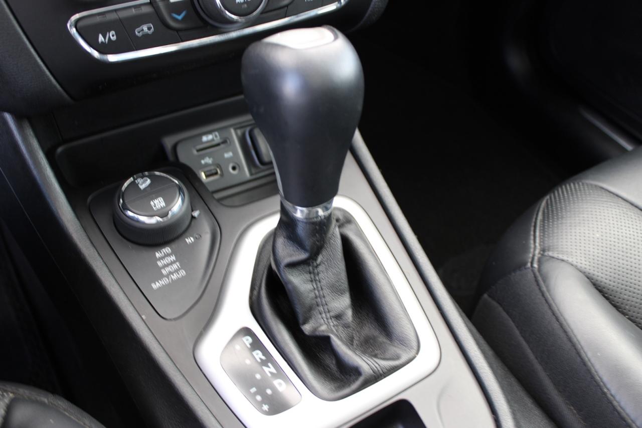 2017 Jeep Cherokee Overland 4WD Adaptive Cruise One Owner Panoramic Photo