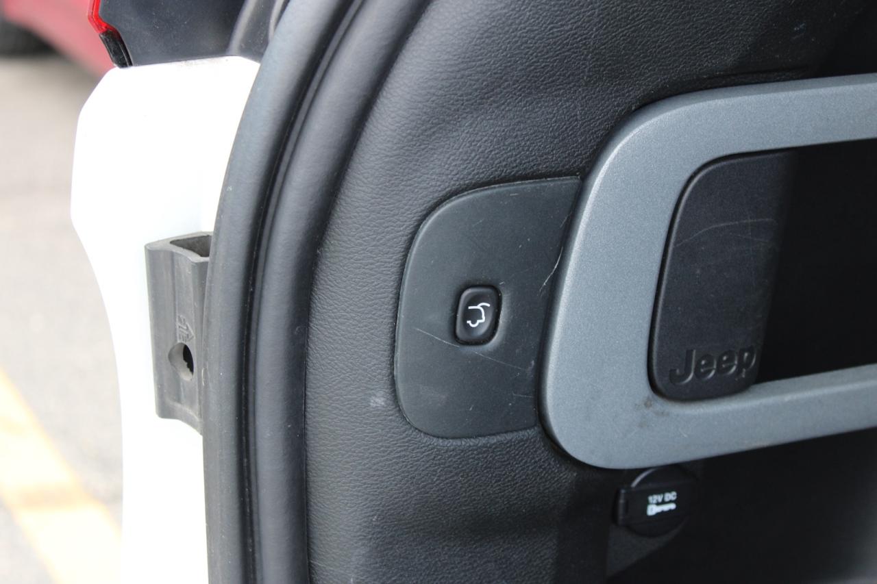 2017 Jeep Cherokee Overland 4WD Adaptive Cruise One Owner Panoramic Photo