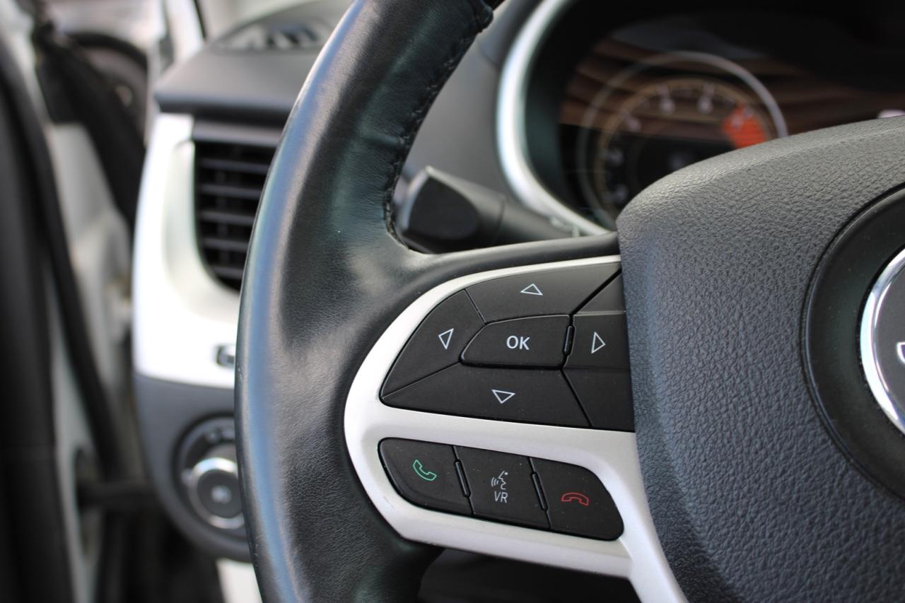 2017 Jeep Cherokee Overland 4WD Adaptive Cruise One Owner Panoramic Photo