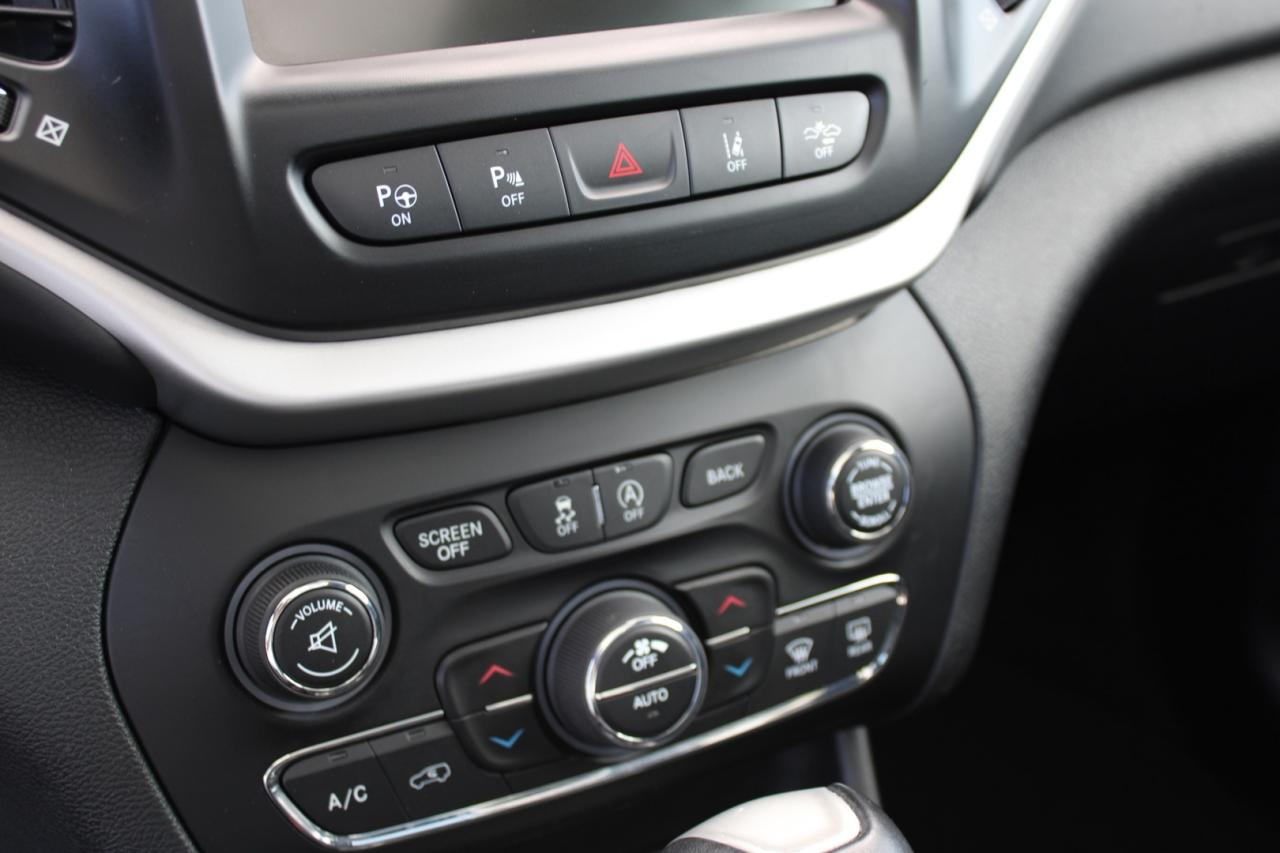 2017 Jeep Cherokee Overland 4WD Adaptive Cruise One Owner Panoramic Photo