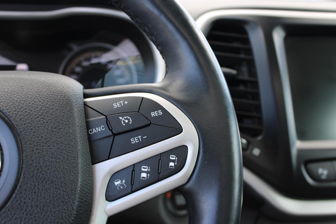 2017 Jeep Cherokee Overland 4WD Adaptive Cruise One Owner Panoramic Photo