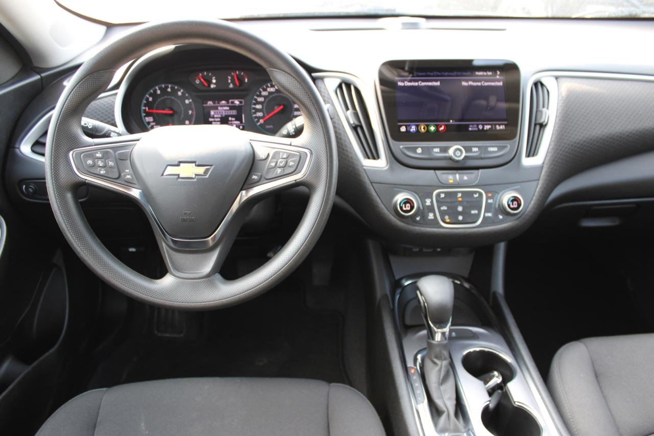 2023 Chevrolet Malibu 1LT ACCICENT FREE ONE OWNER Clean CarFax Photo