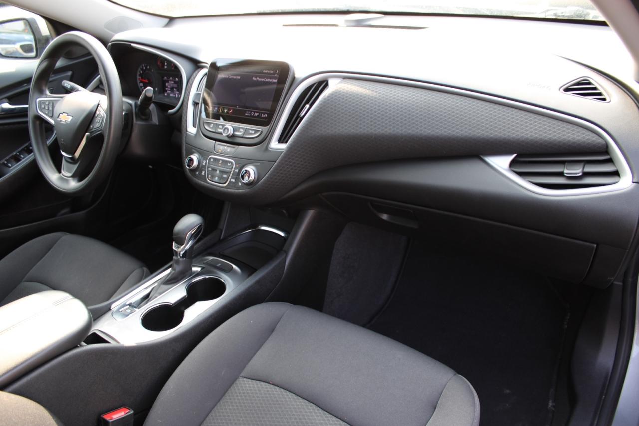 2023 Chevrolet Malibu 1LT ACCICENT FREE ONE OWNER Clean CarFax Photo