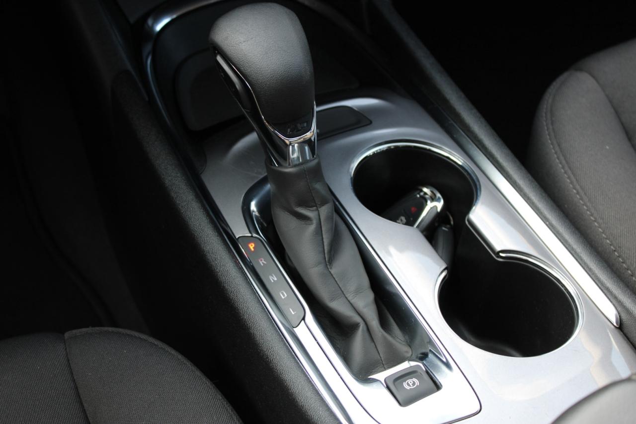 2023 Chevrolet Malibu 1LT ACCICENT FREE ONE OWNER Clean CarFax Photo