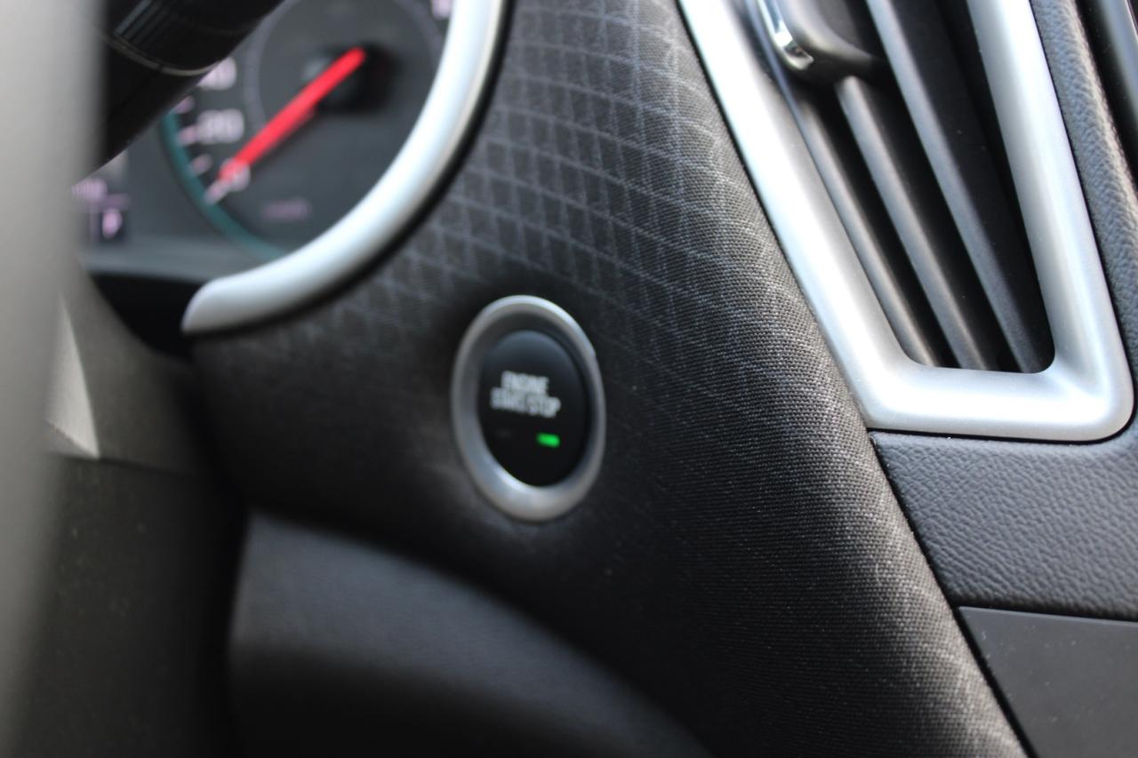 2023 Chevrolet Malibu 1LT ACCICENT FREE ONE OWNER Clean CarFax Photo