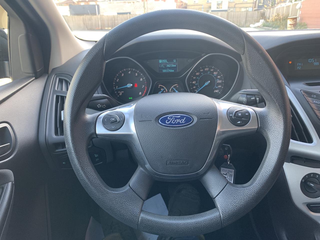2012 Ford Focus SE / 100650 KMS !!!!! ABSOLUTELY SPOTLESS /LOADED Photo