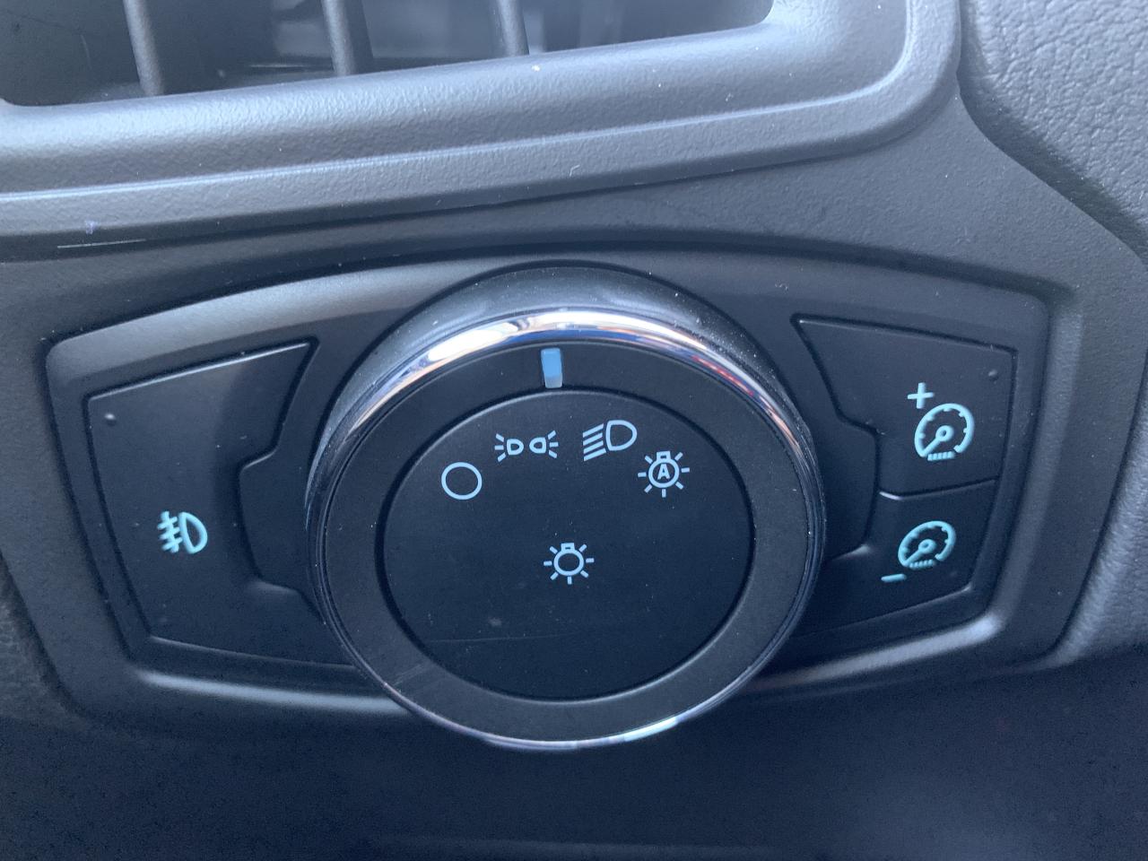 2012 Ford Focus SE / 100650 KMS !!!!! ABSOLUTELY SPOTLESS /LOADED Photo