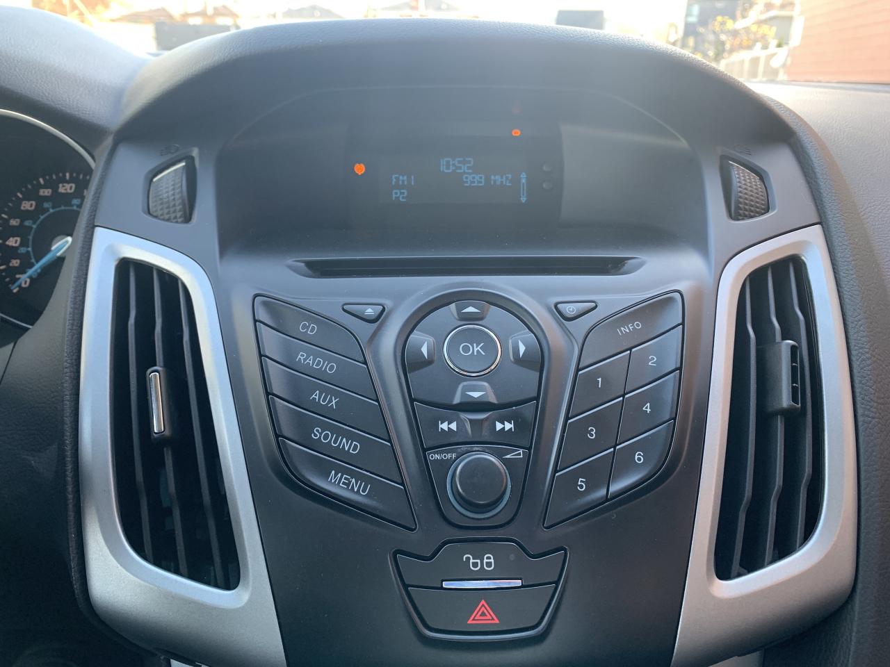 2012 Ford Focus SE / 100650 KMS !!!!! ABSOLUTELY SPOTLESS /LOADED Photo