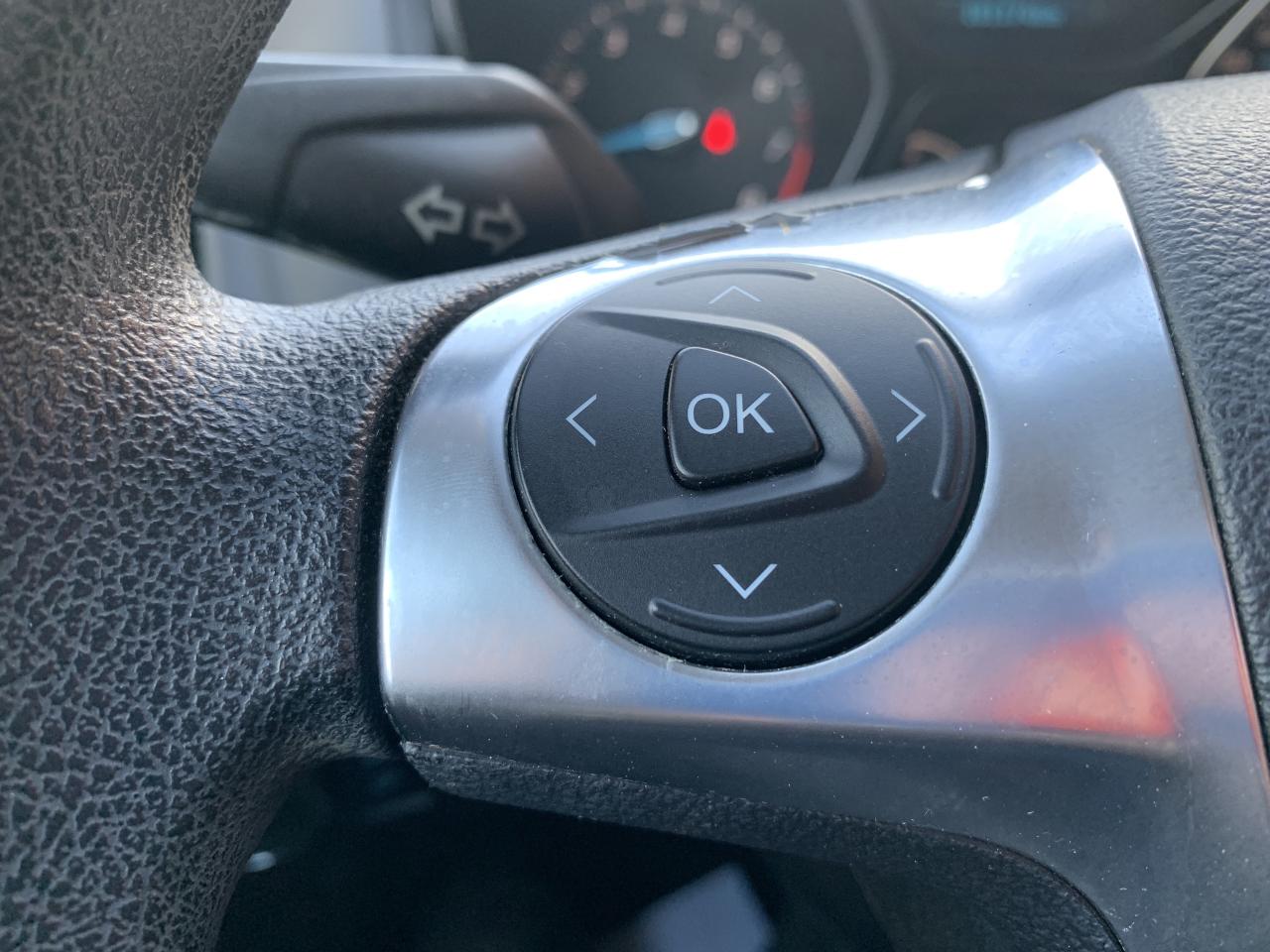 2012 Ford Focus SE / 100650 KMS !!!!! ABSOLUTELY SPOTLESS /LOADED Photo