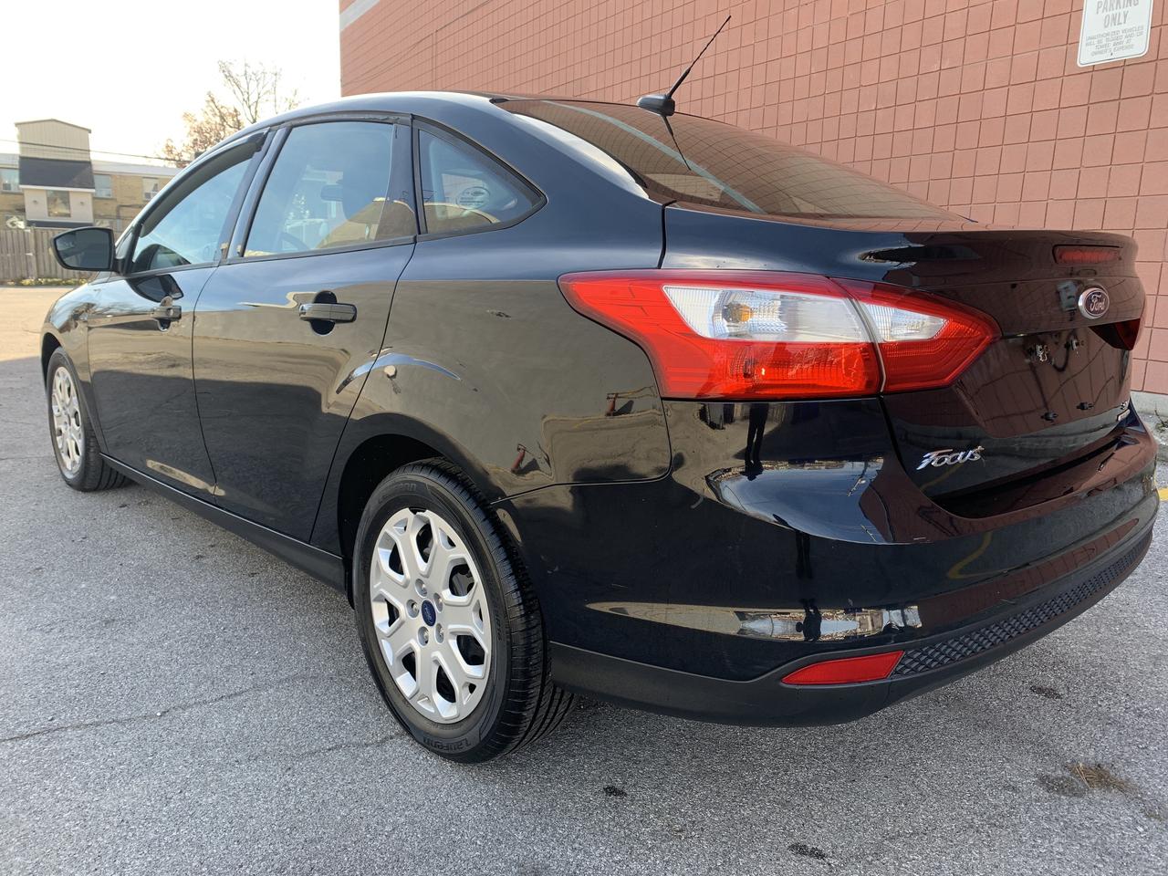 2012 Ford Focus SE / 100650 KMS !!!!! ABSOLUTELY SPOTLESS /LOADED Photo2