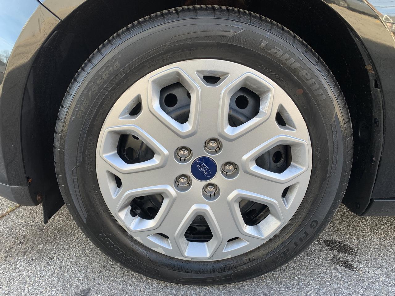 2012 Ford Focus SE / 100650 KMS !!!!! ABSOLUTELY SPOTLESS /LOADED Photo