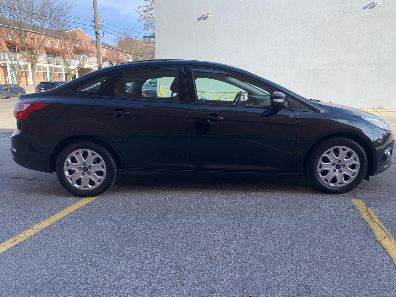 2012 Ford Focus SE / 100650 KMS !!!!! ABSOLUTELY SPOTLESS /LOADED Photo