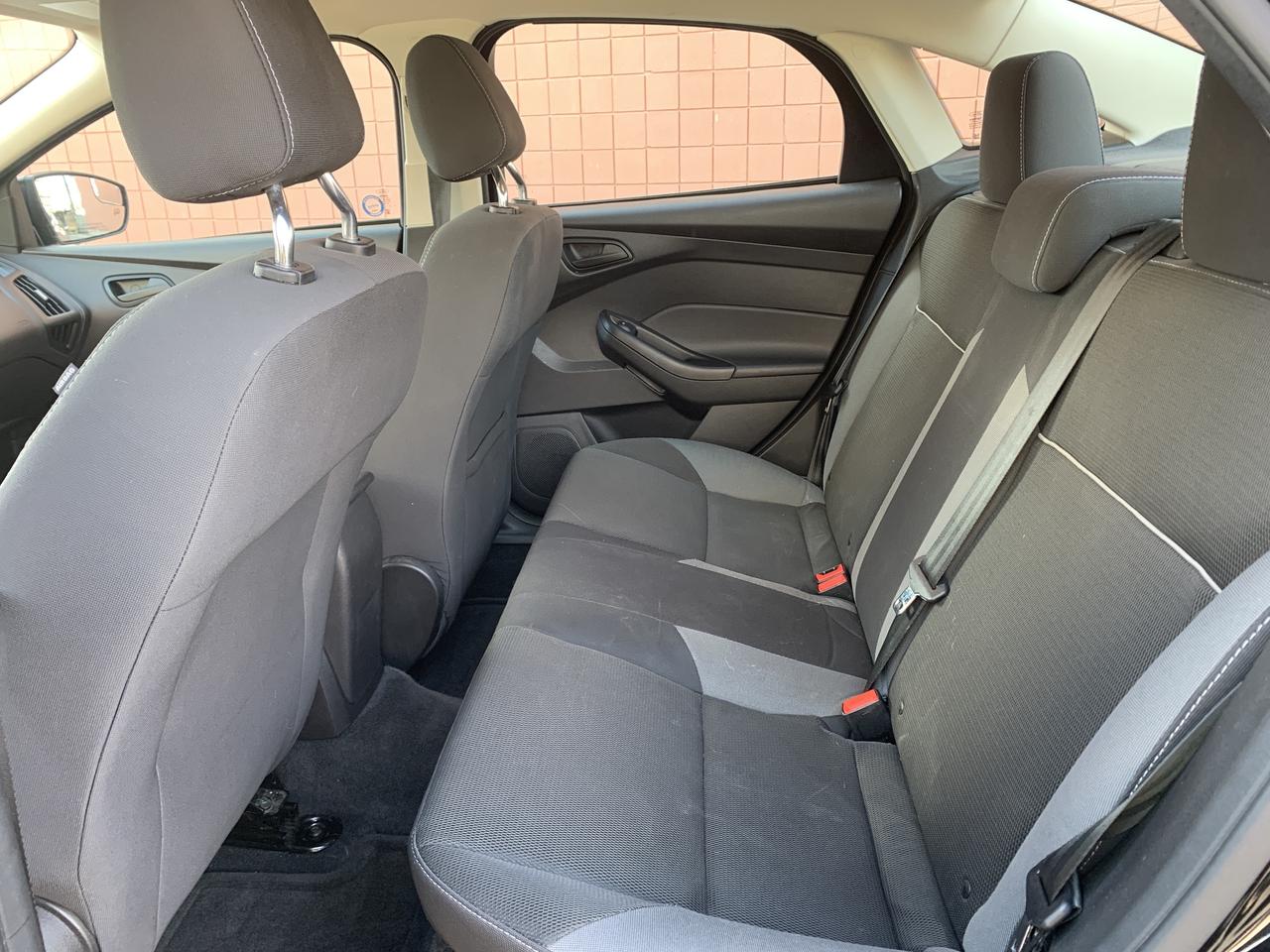 2012 Ford Focus SE / 100650 KMS !!!!! ABSOLUTELY SPOTLESS /LOADED Photo