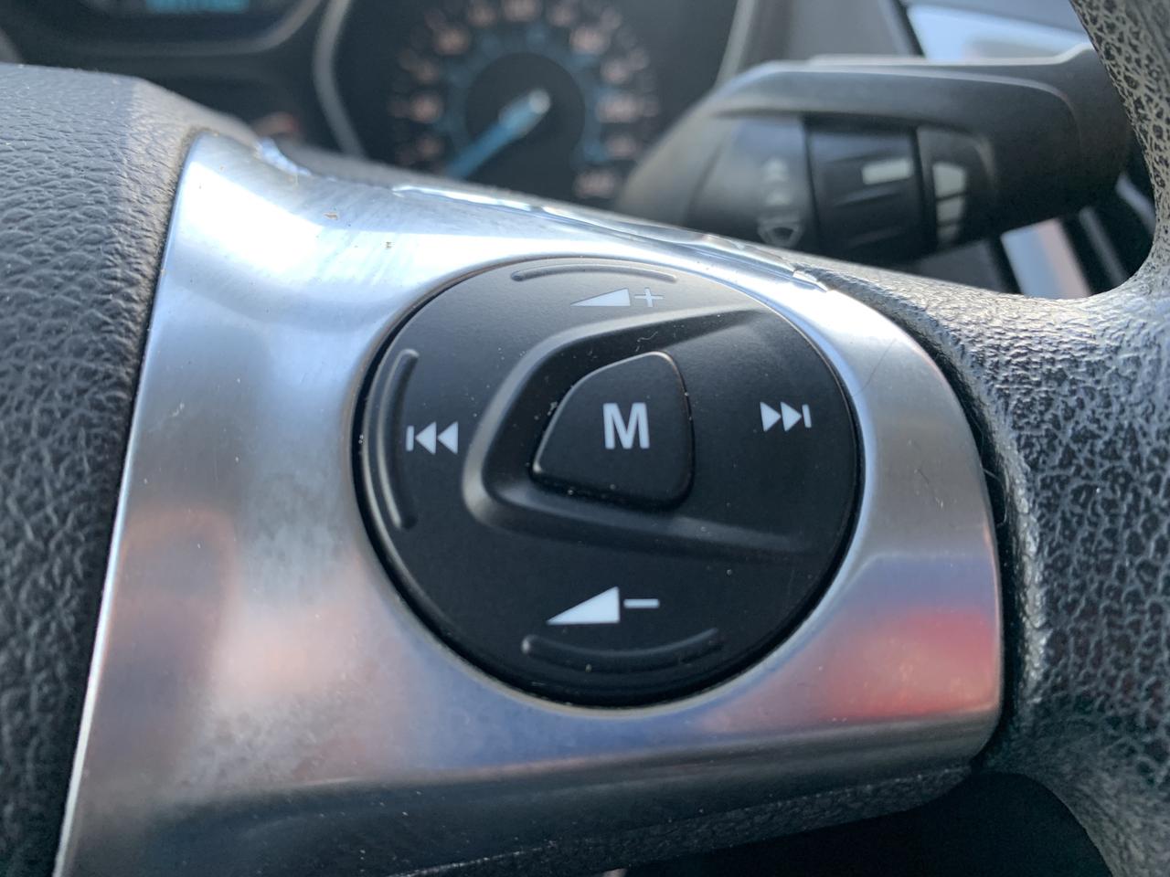 2012 Ford Focus SE / 100650 KMS !!!!! ABSOLUTELY SPOTLESS /LOADED Photo