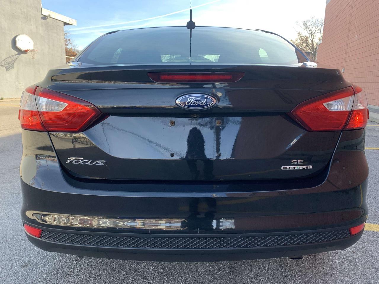 2012 Ford Focus SE / 100650 KMS !!!!! ABSOLUTELY SPOTLESS /LOADED Photo