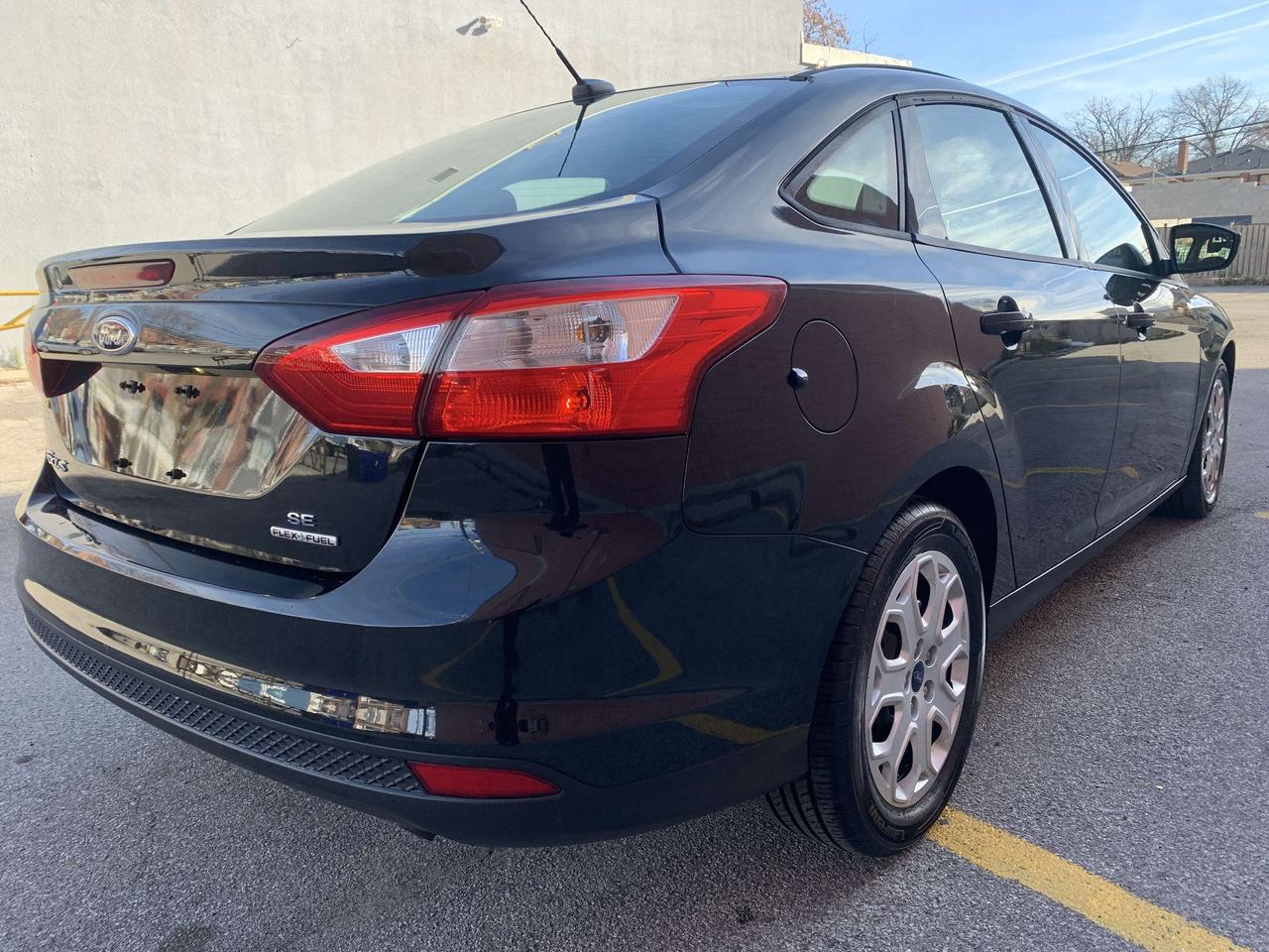 2012 Ford Focus SE / 100650 KMS !!!!! ABSOLUTELY SPOTLESS /LOADED Photo