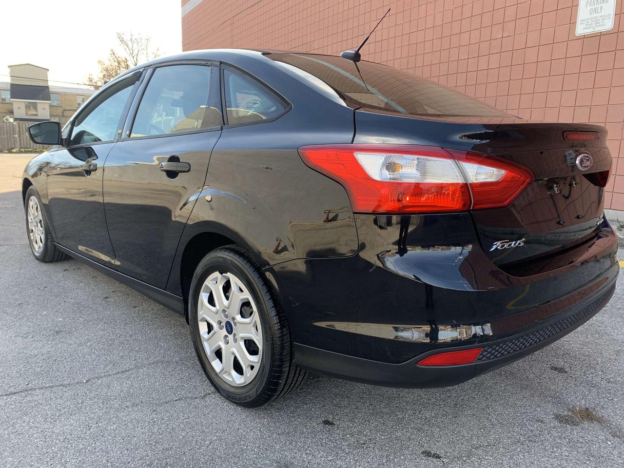 2012 Ford Focus SE / 100650 KMS !!!!! ABSOLUTELY SPOTLESS /LOADED Photo2