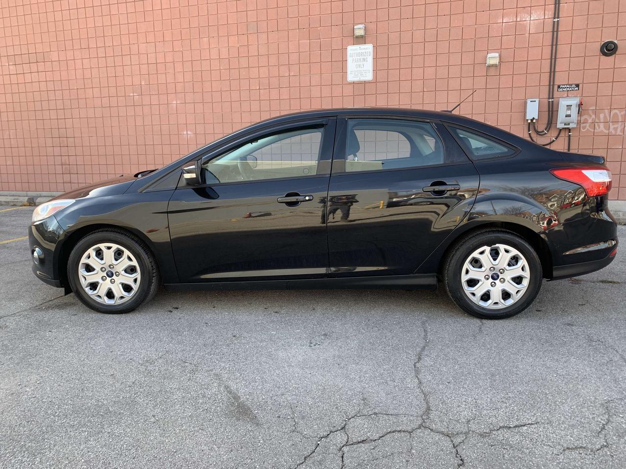 2012 Ford Focus SE / 100650 KMS !!!!! ABSOLUTELY SPOTLESS /LOADED Photo1