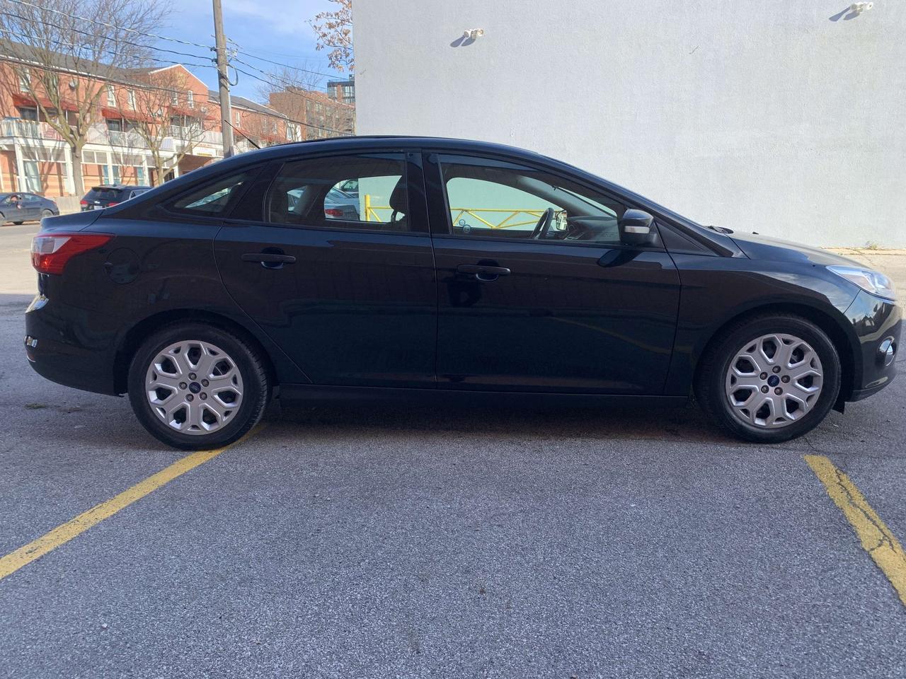 2012 Ford Focus SE / 100650 KMS !!!!! ABSOLUTELY SPOTLESS /LOADED Photo