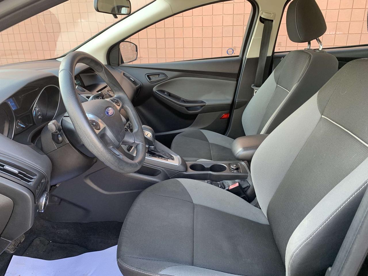 2012 Ford Focus SE / 100650 KMS !!!!! ABSOLUTELY SPOTLESS /LOADED Photo