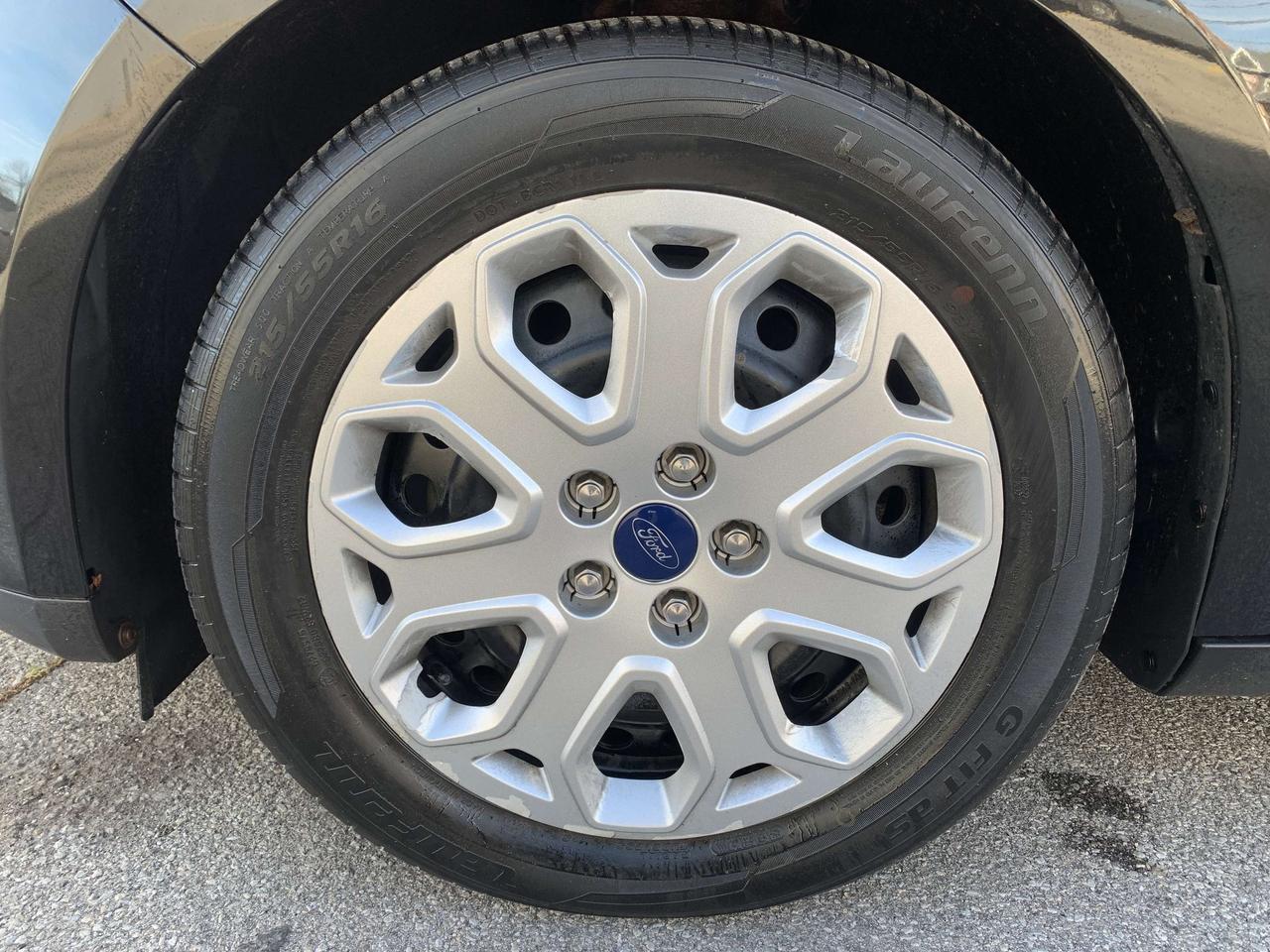 2012 Ford Focus SE / 100650 KMS !!!!! ABSOLUTELY SPOTLESS /LOADED Photo