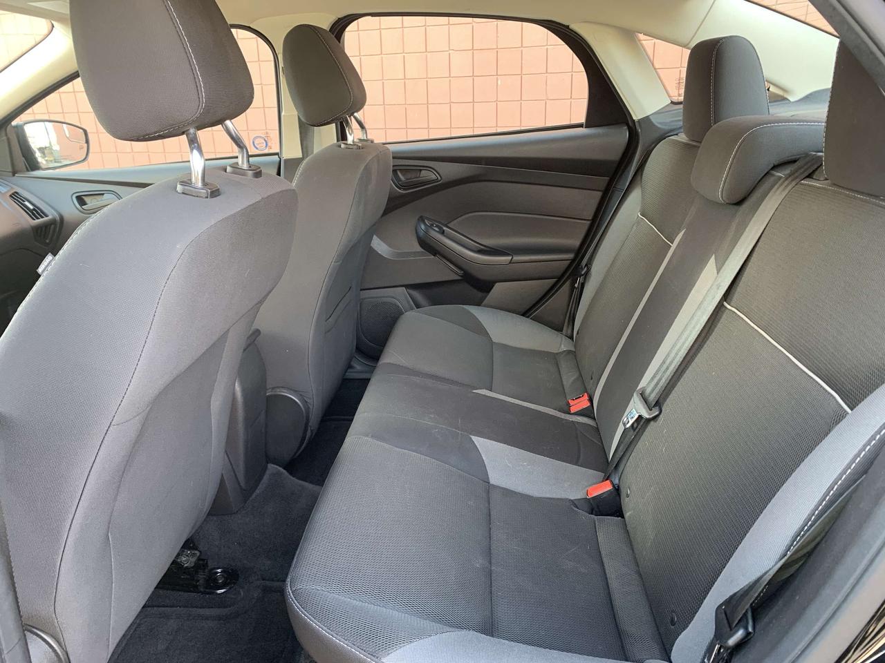 2012 Ford Focus SE / 100650 KMS !!!!! ABSOLUTELY SPOTLESS /LOADED Photo