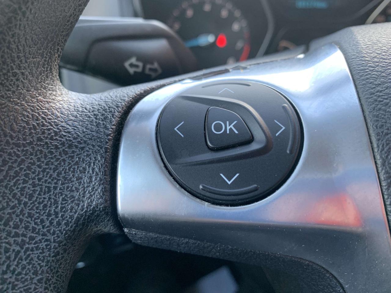 2012 Ford Focus SE / 100650 KMS !!!!! ABSOLUTELY SPOTLESS /LOADED Photo