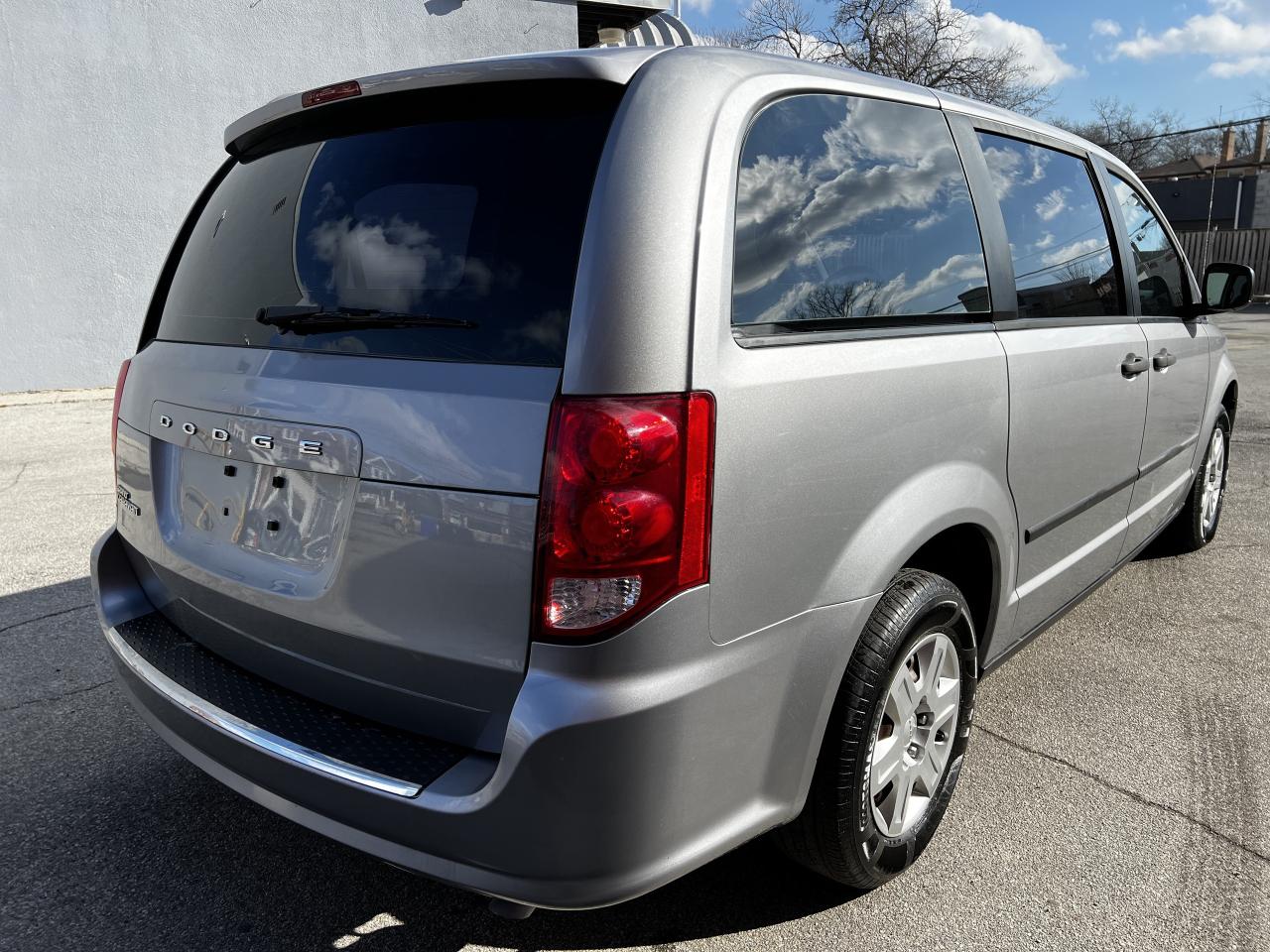 2013 Dodge Grand Caravan SE / LOADED / 90072 KMS !! / ONE OWNER/ C/F CLEAN Photo