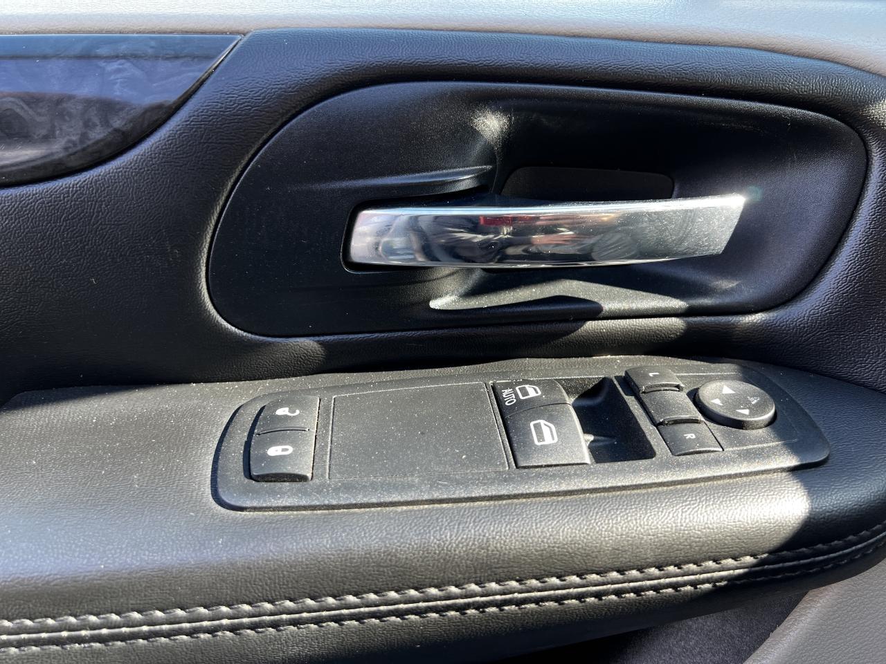 2013 Dodge Grand Caravan SE / LOADED / 90072 KMS !! / ONE OWNER/ C/F CLEAN Photo