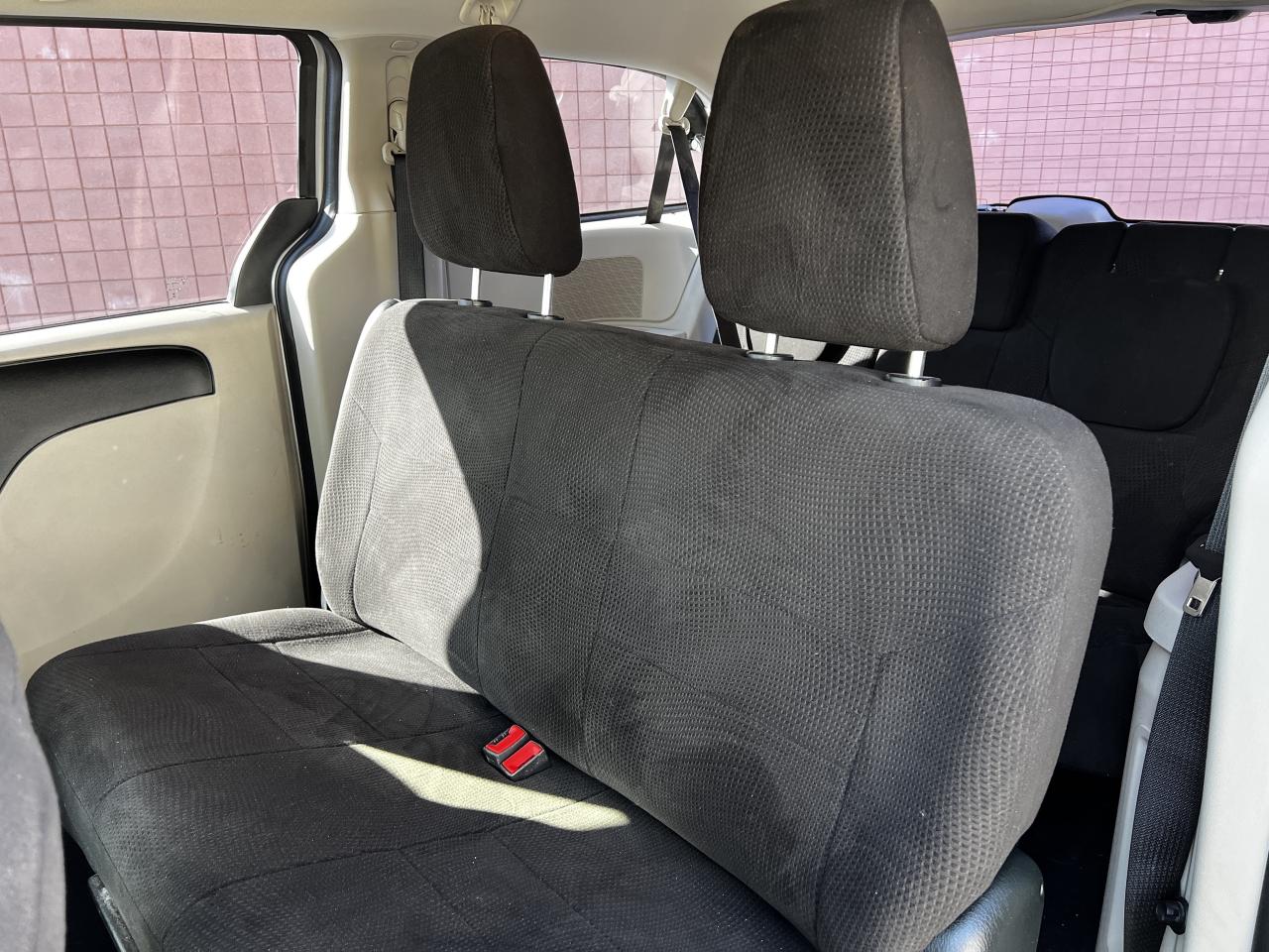 2013 Dodge Grand Caravan SE / LOADED / 90072 KMS !! / ONE OWNER/ C/F CLEAN Photo