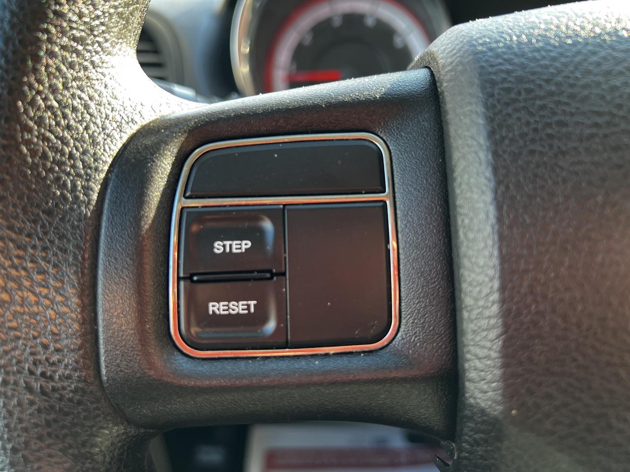 2013 Dodge Grand Caravan SE / LOADED / 90072 KMS !! / ONE OWNER/ C/F CLEAN Photo