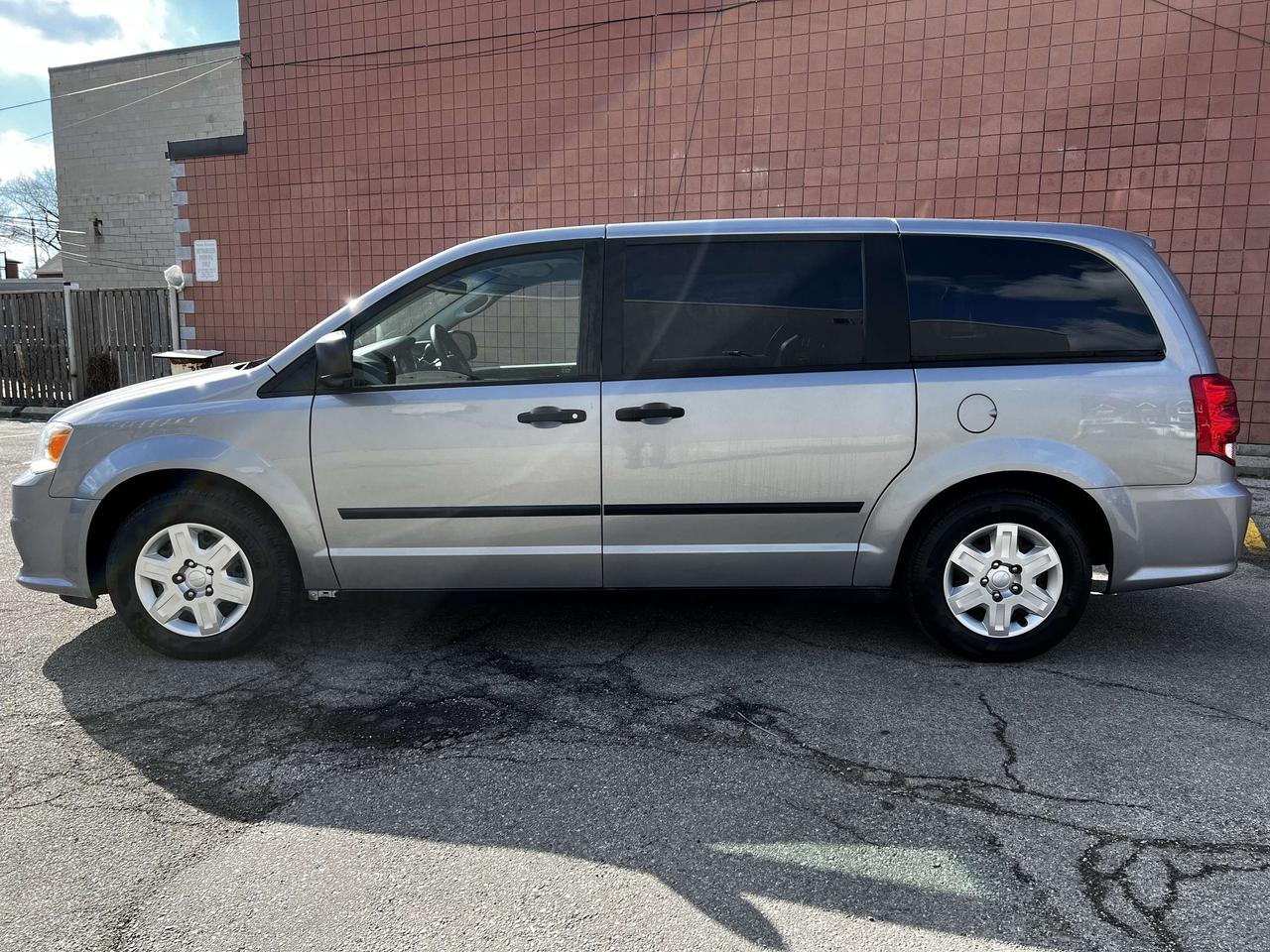 2013 Dodge Grand Caravan SE / LOADED / 90072 KMS !! / ONE OWNER/ C/F CLEAN Photo