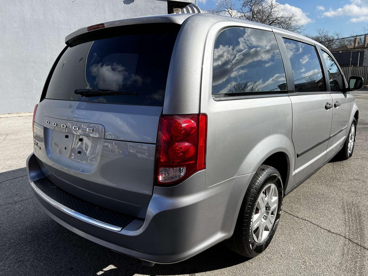 2013 Dodge Grand Caravan SE / LOADED / 90072 KMS !! / ONE OWNER/ C/F CLEAN Photo