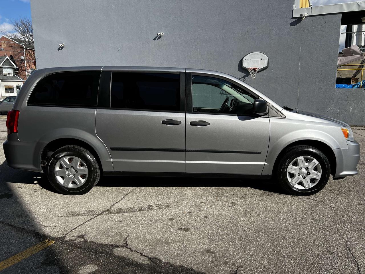 2013 Dodge Grand Caravan SE / LOADED / 90072 KMS !! / ONE OWNER/ C/F CLEAN Photo