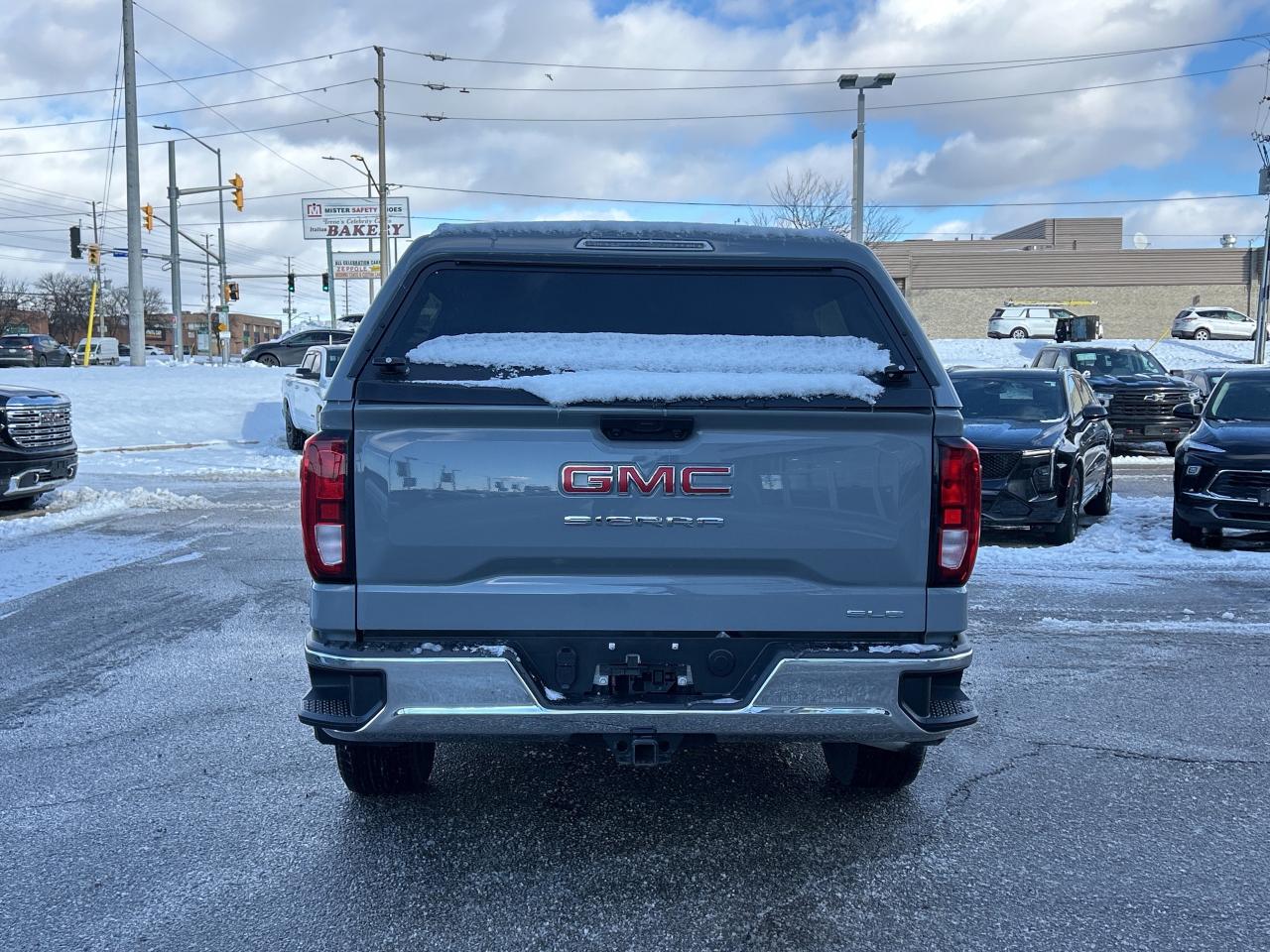 2024 GMC Sierra 1500 4WD Crew Cab 147  SLE Photo