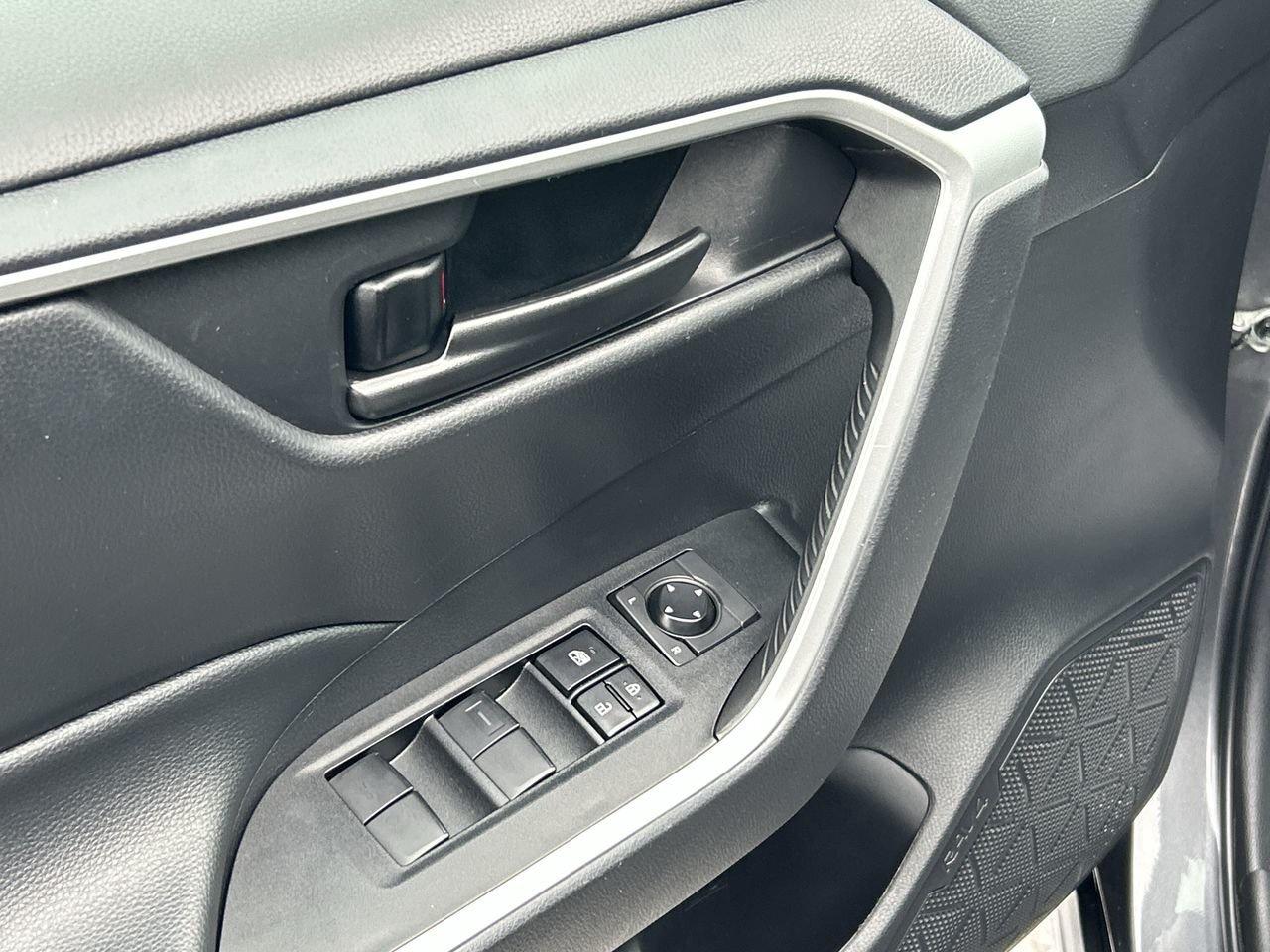 2022 Toyota RAV4 LE   Like New & Priced to Move! CERTIFIED   SLEEK Photo