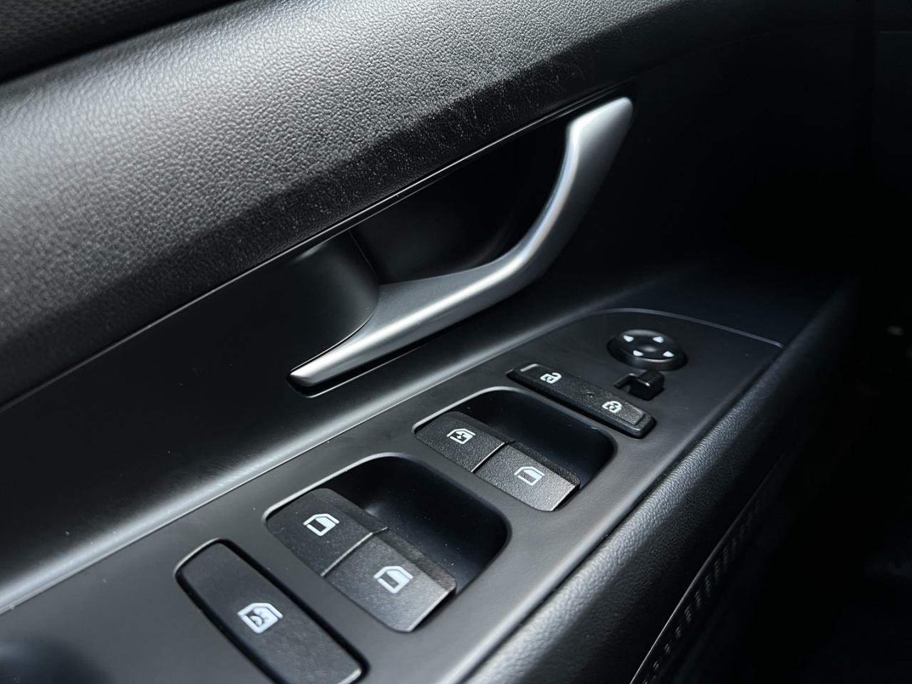 2023 Hyundai Elantra Luxury   Leather   Htd Steering   Navi   Sunroof Photo