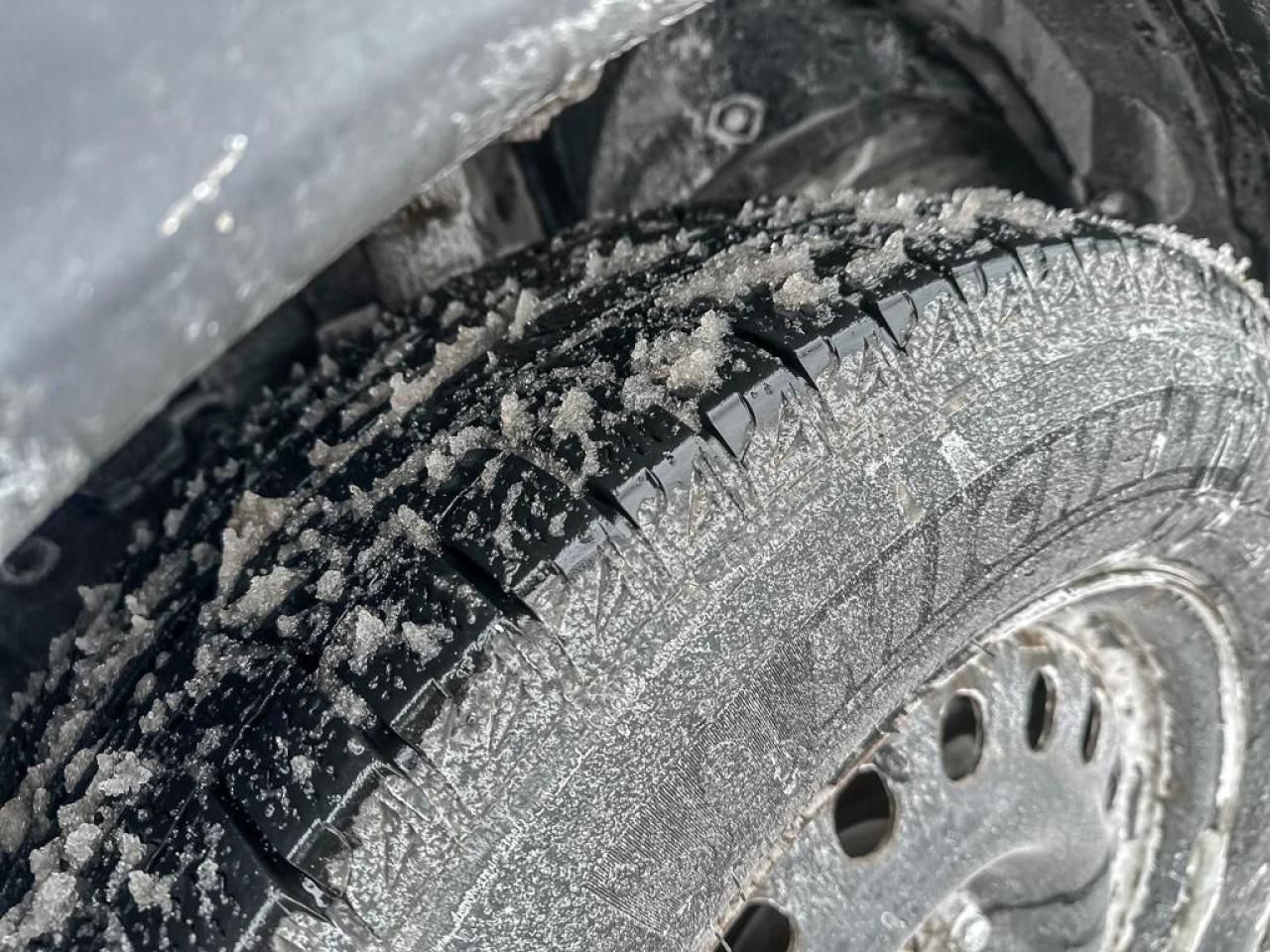 2015 Nissan Rogue SV Photo