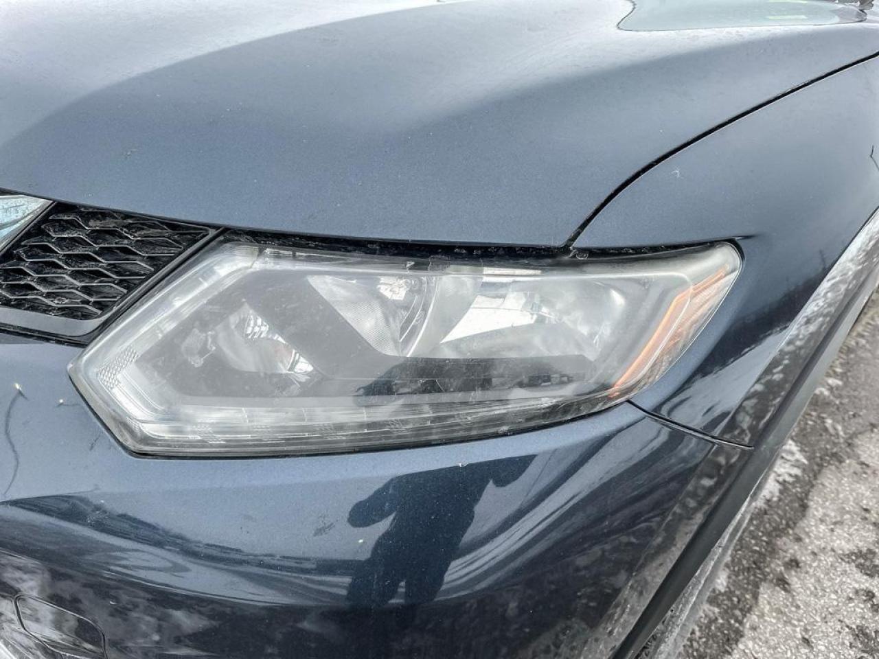 2015 Nissan Rogue SV Photo