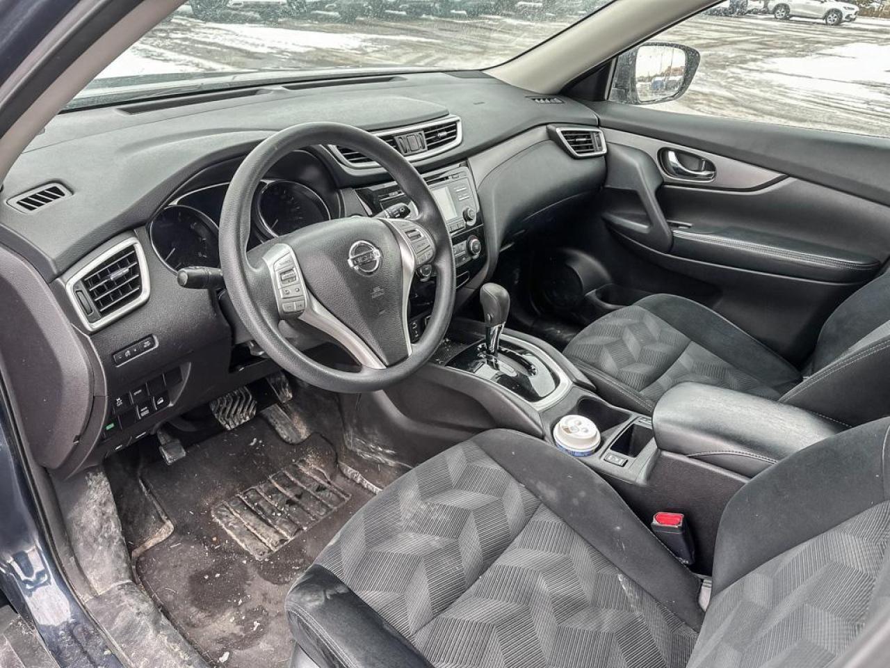 2015 Nissan Rogue SV Photo