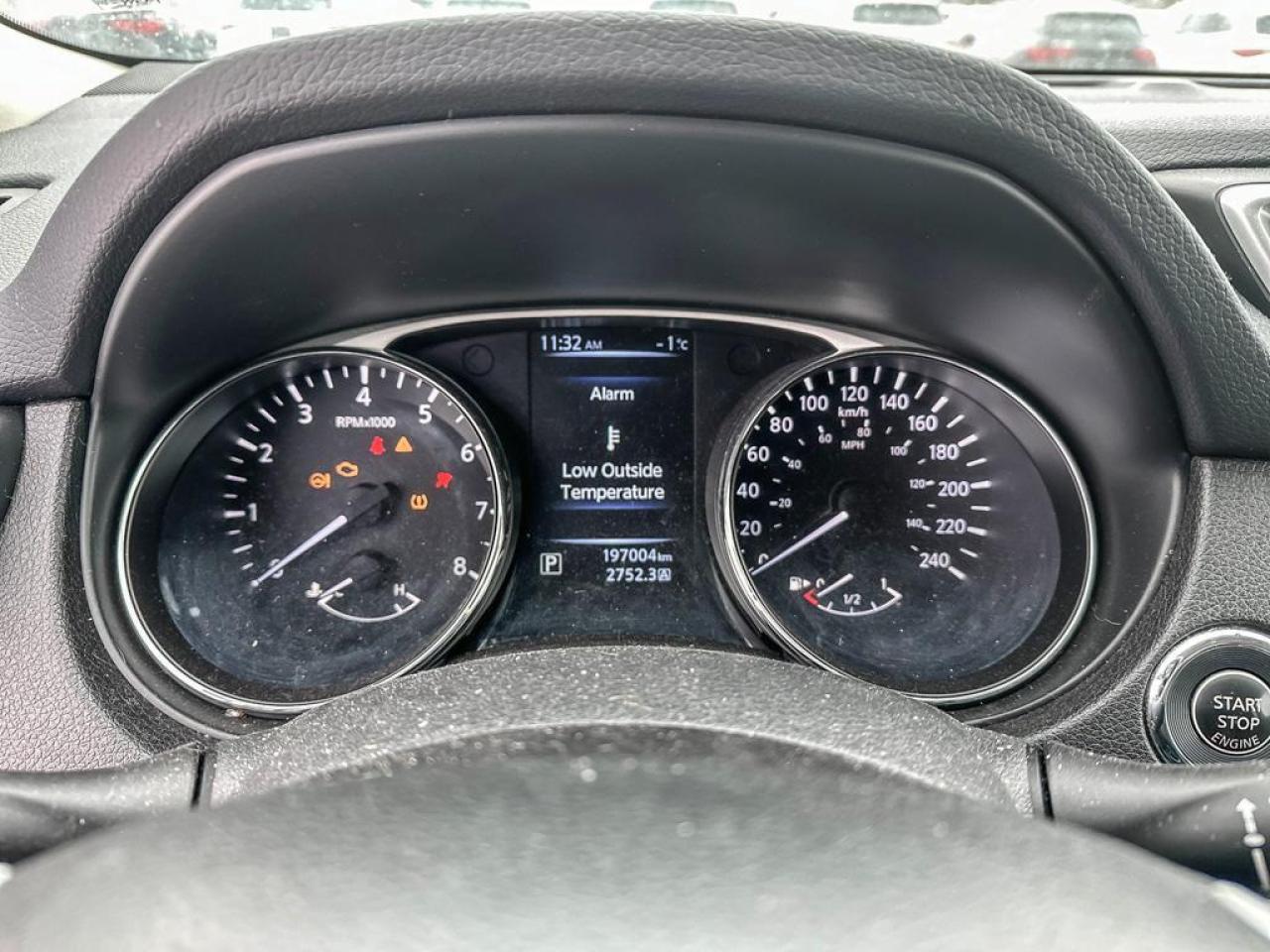 2015 Nissan Rogue SV Photo