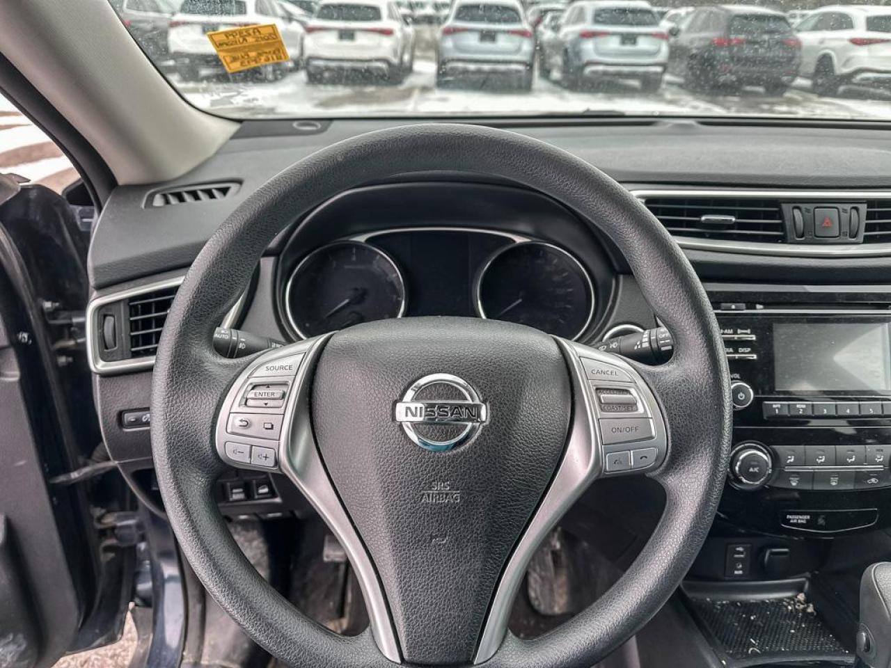 2015 Nissan Rogue SV Photo