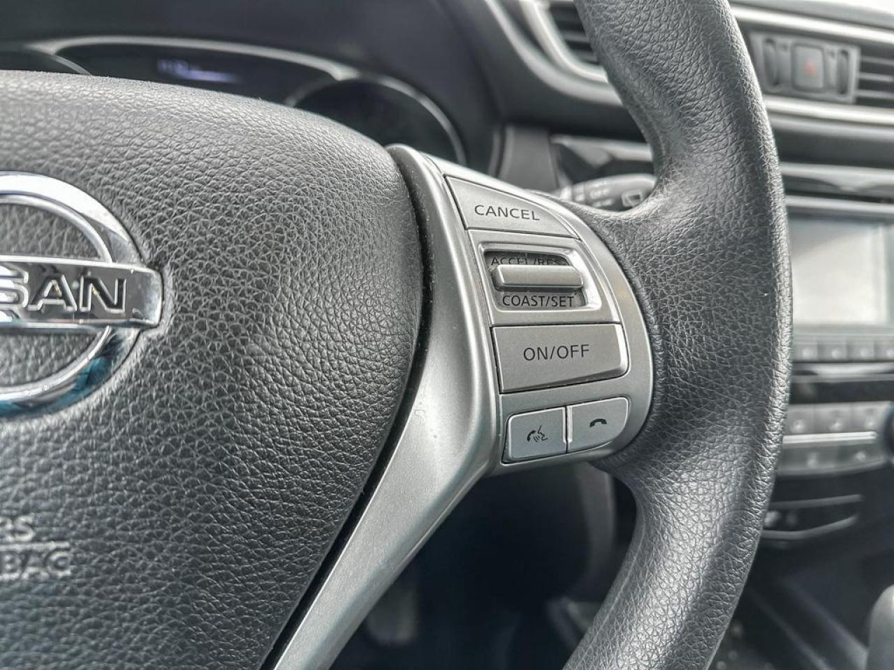 2015 Nissan Rogue SV Photo