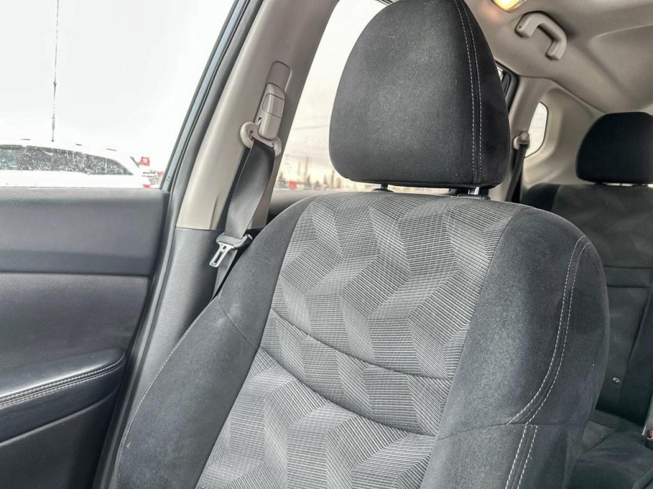 2015 Nissan Rogue SV Photo