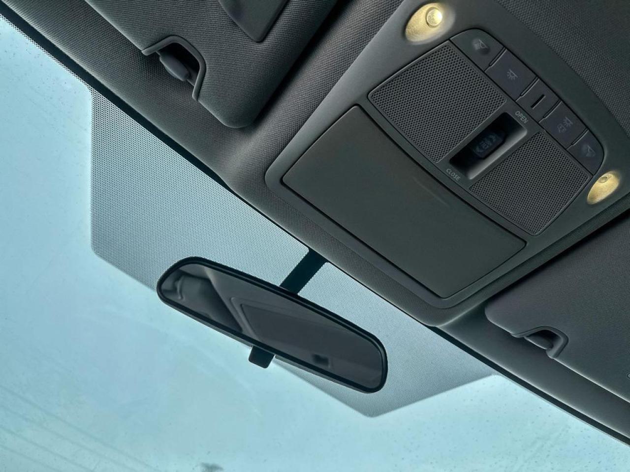 2015 Nissan Rogue SV Photo