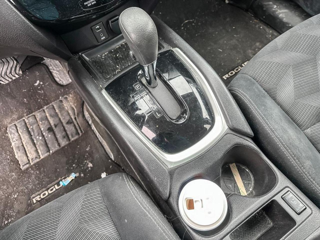 2015 Nissan Rogue SV Photo