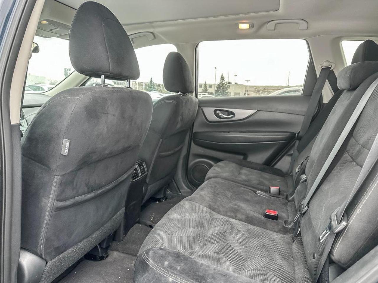 2015 Nissan Rogue SV Photo