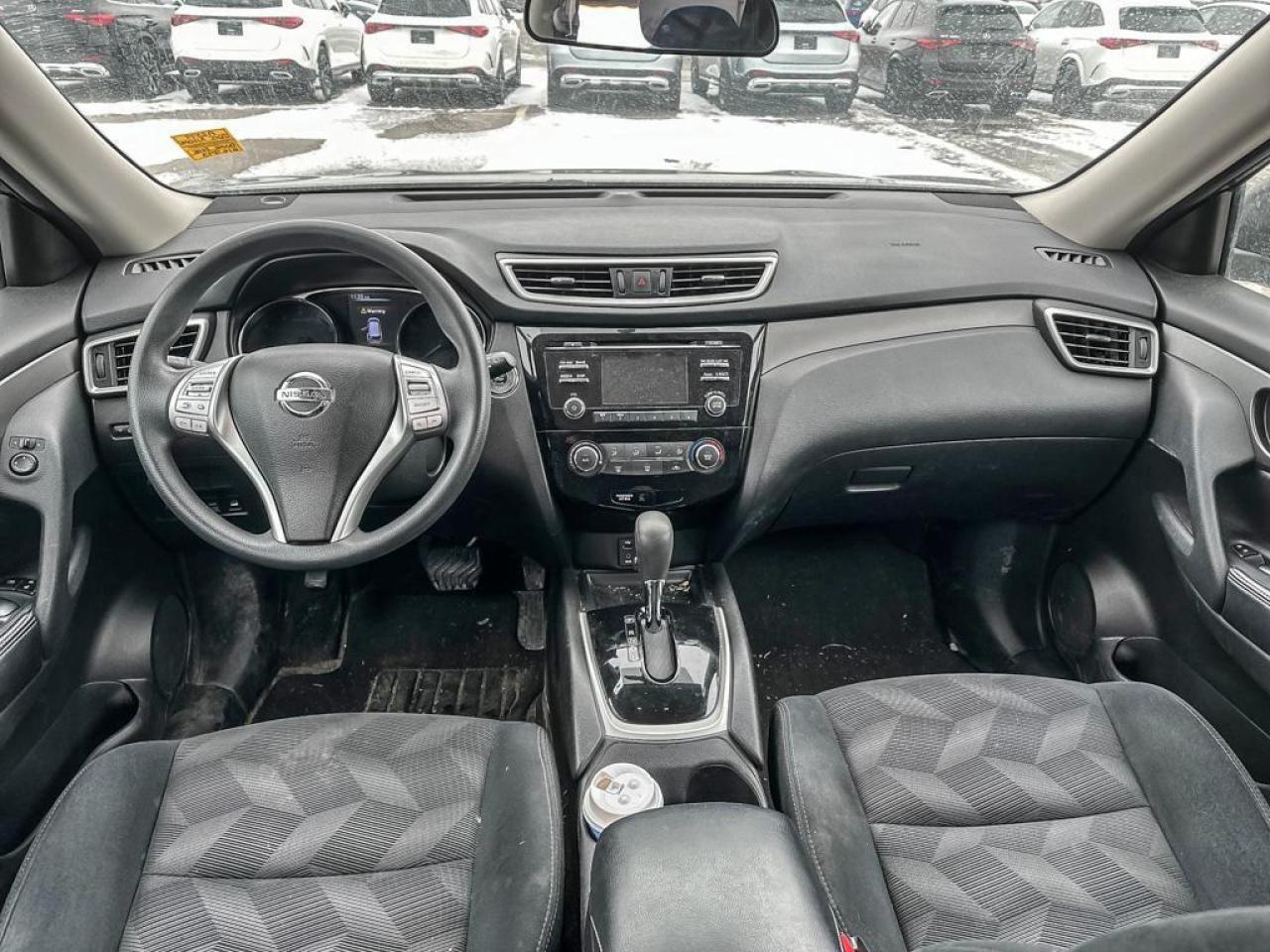 2015 Nissan Rogue SV Photo