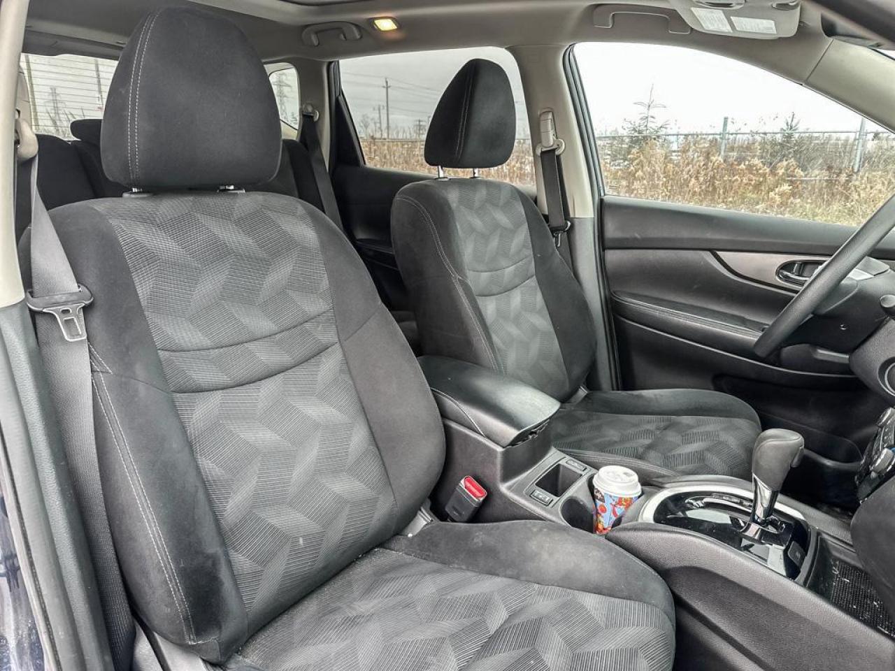 2015 Nissan Rogue SV Photo