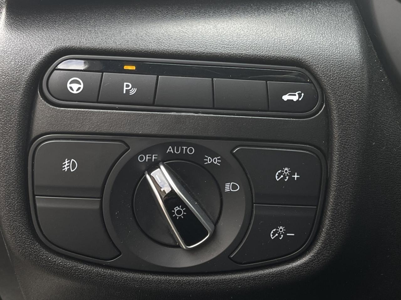 2021 Infiniti QX50 LUXE AWD Pearl white Leather   PRO PILOT   Htd Sea Photo